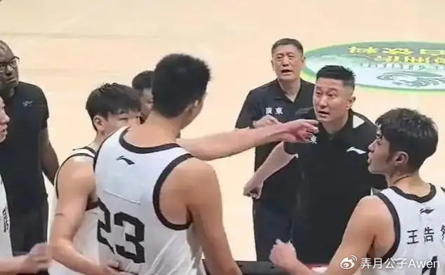 v体育-离开杜锋1年，徐昕斩获5项荣誉、3数据联盟前2！球迷：陈家政赶紧走|广东|多诺万-米切尔|郭士强|nba|克利夫兰骑士队_新浪体育_新浪新闻