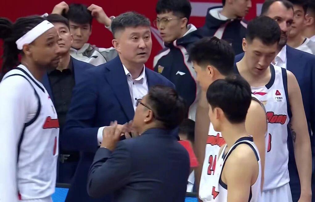 v站体育-广东男篮创耻辱纪录,北京男篮一大问题明显,王少杰将重返北控!